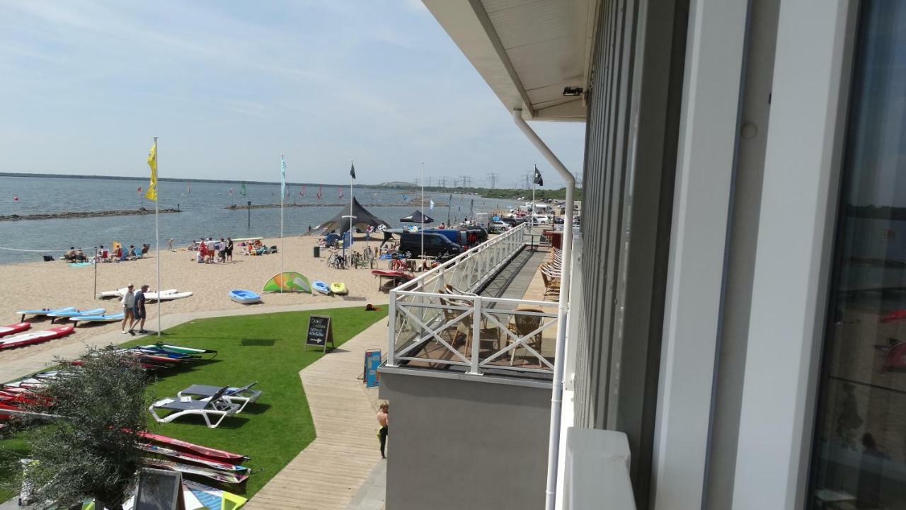 Beach Hotel Оостворне Екстериор снимка